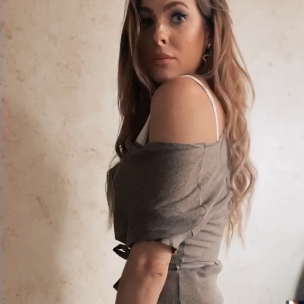 🥳Charlotte Russe beige cowl neck top w silk belt